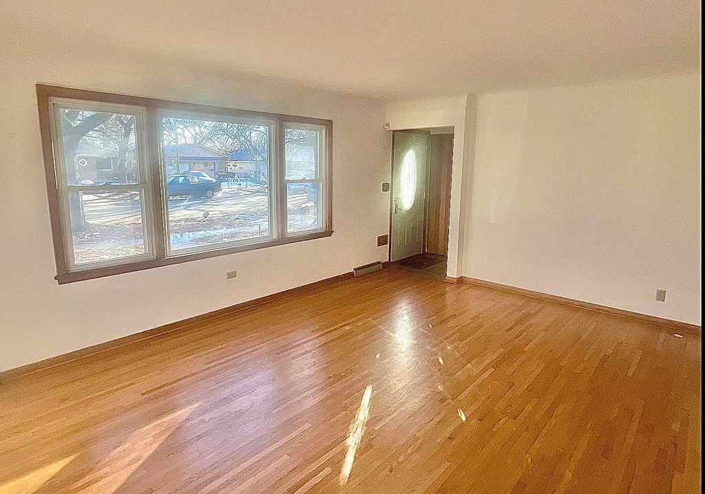 Photo of 1885 3rd Street E, Saint Paul, MN 55119 (MLS # 7024681)