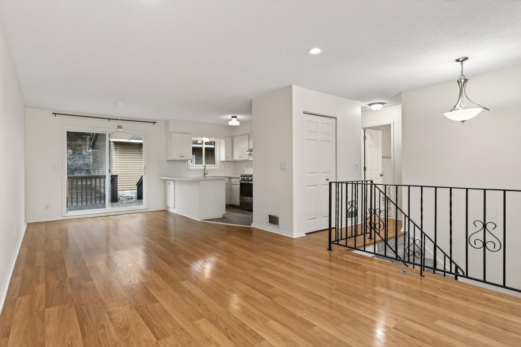 Photo of 866 Wheeler Street N, Saint Paul, MN 55104 (MLS # 7048740)