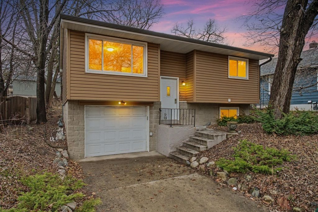 Photo of 866 Wheeler Street N, Saint Paul, MN 55104 (MLS # 7048740)