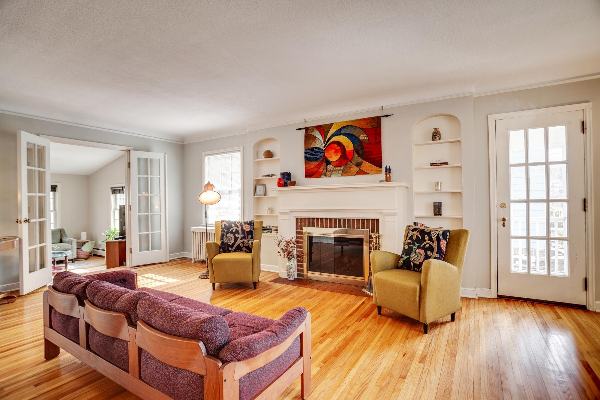 1949 E River Terrace