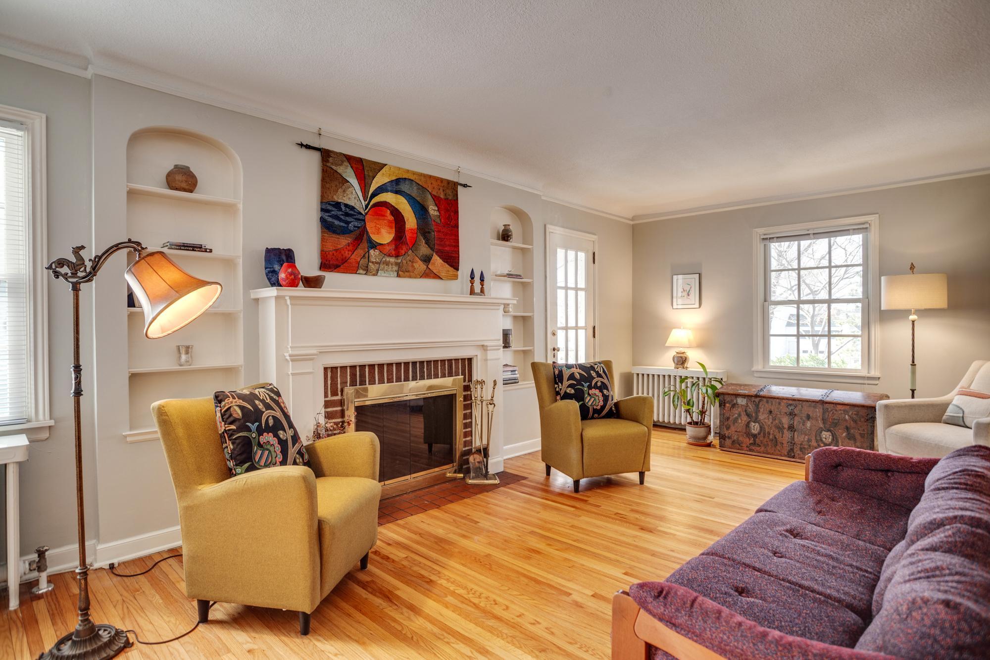 1949 E River Terrace