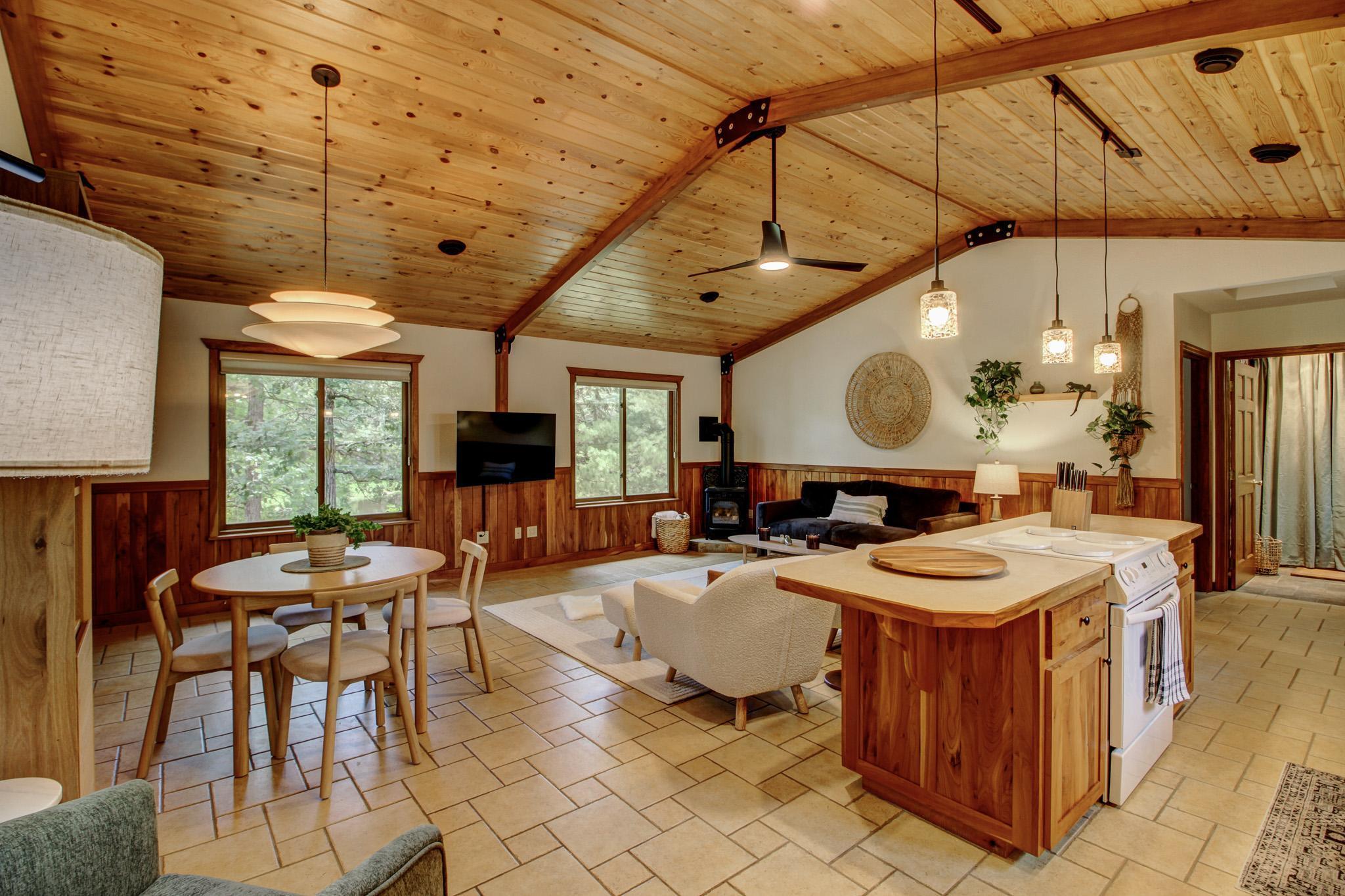 1935 White Pine Point Road SW