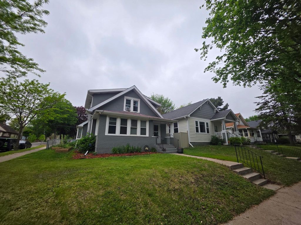 Photo of 2701 Russell Avenue N, Minneapolis, MN 55411 (MLS # 7076838)