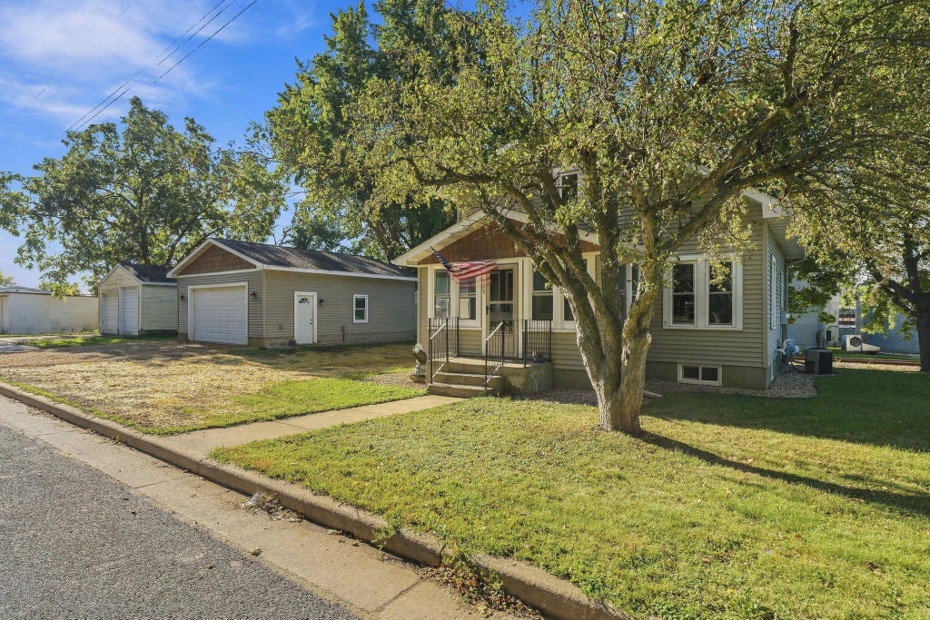 Photo of 208 W Maple Street, Roberts, WI 54023 (MLS # 7145754)