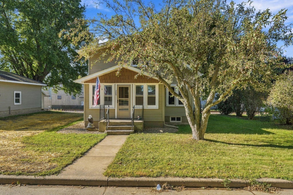 Photo of 208 W Maple Street, Roberts, WI 54023 (MLS # 7145754)