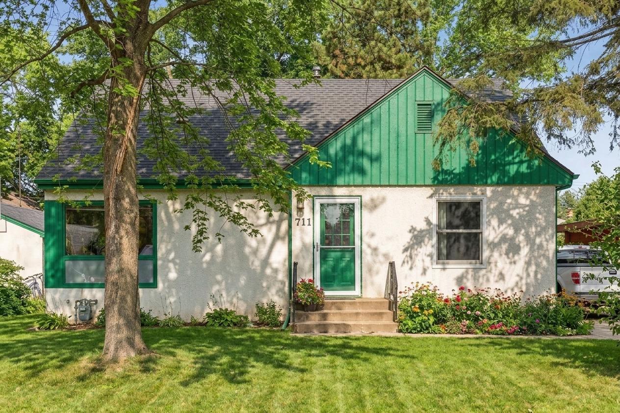 711 Grandview Avenue W