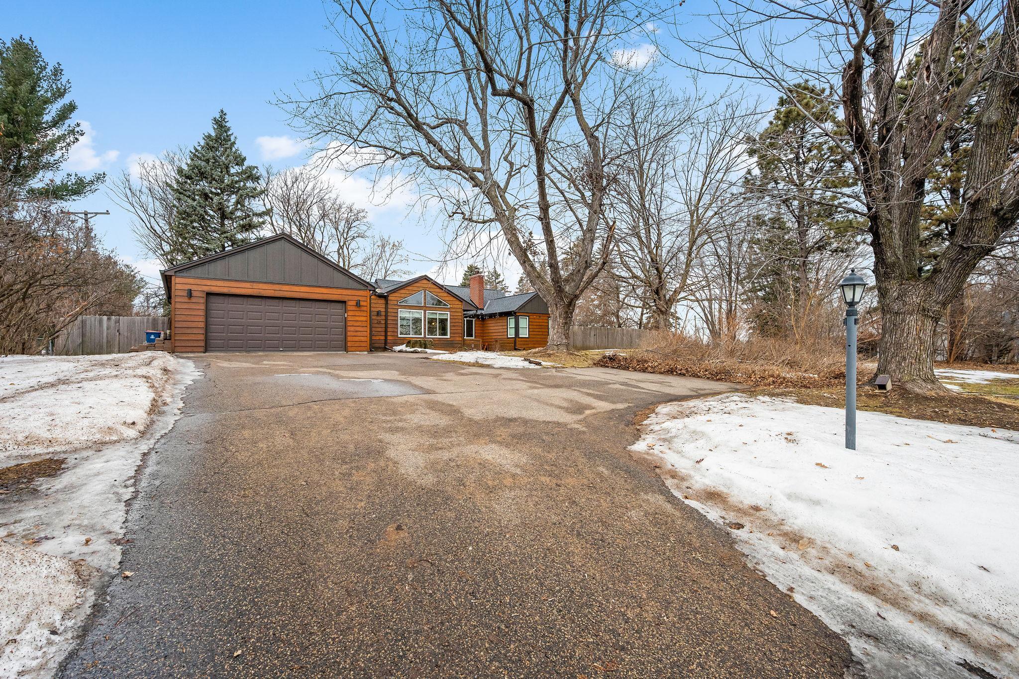 216 Winnetka Avenue S