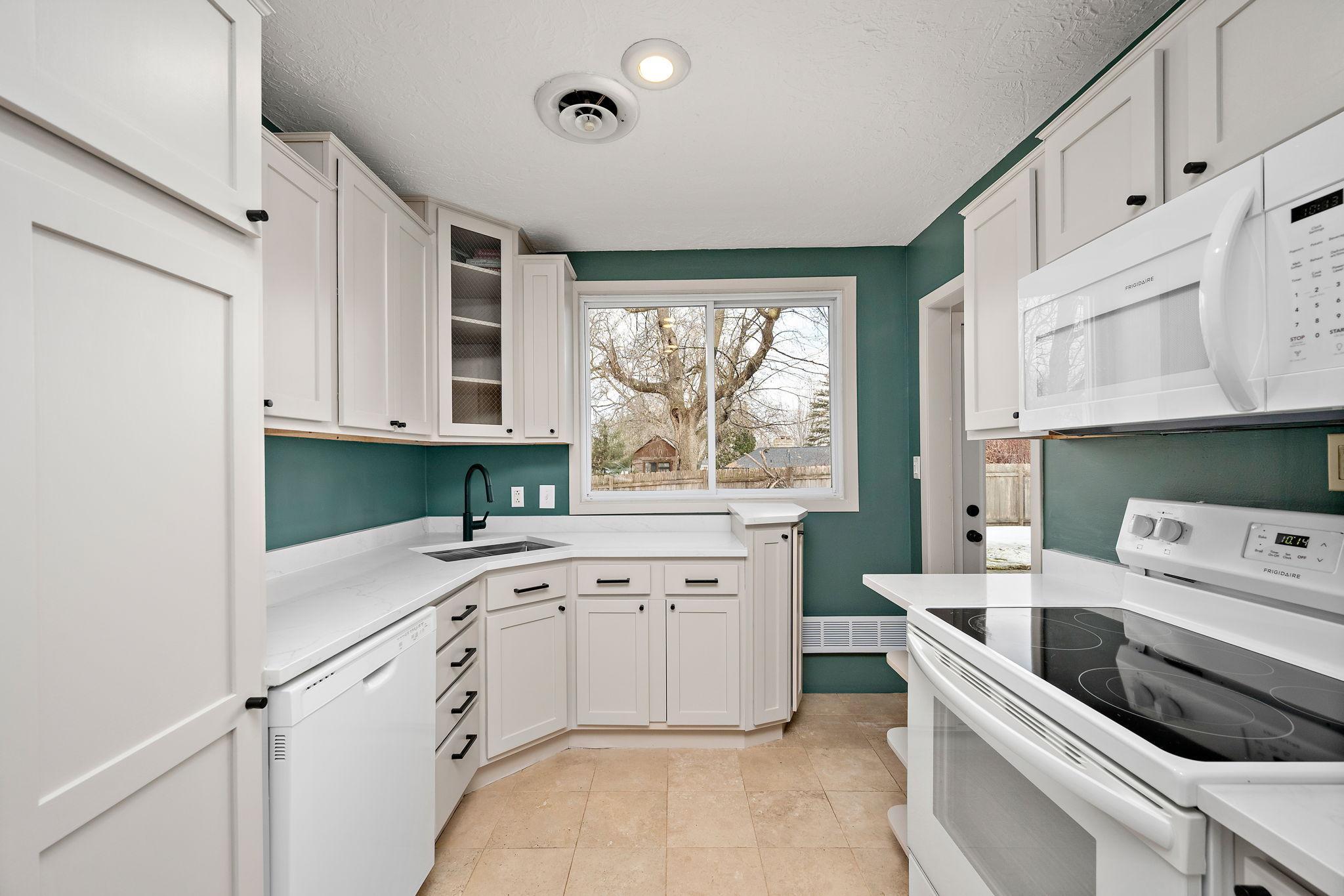 216 Winnetka Avenue S