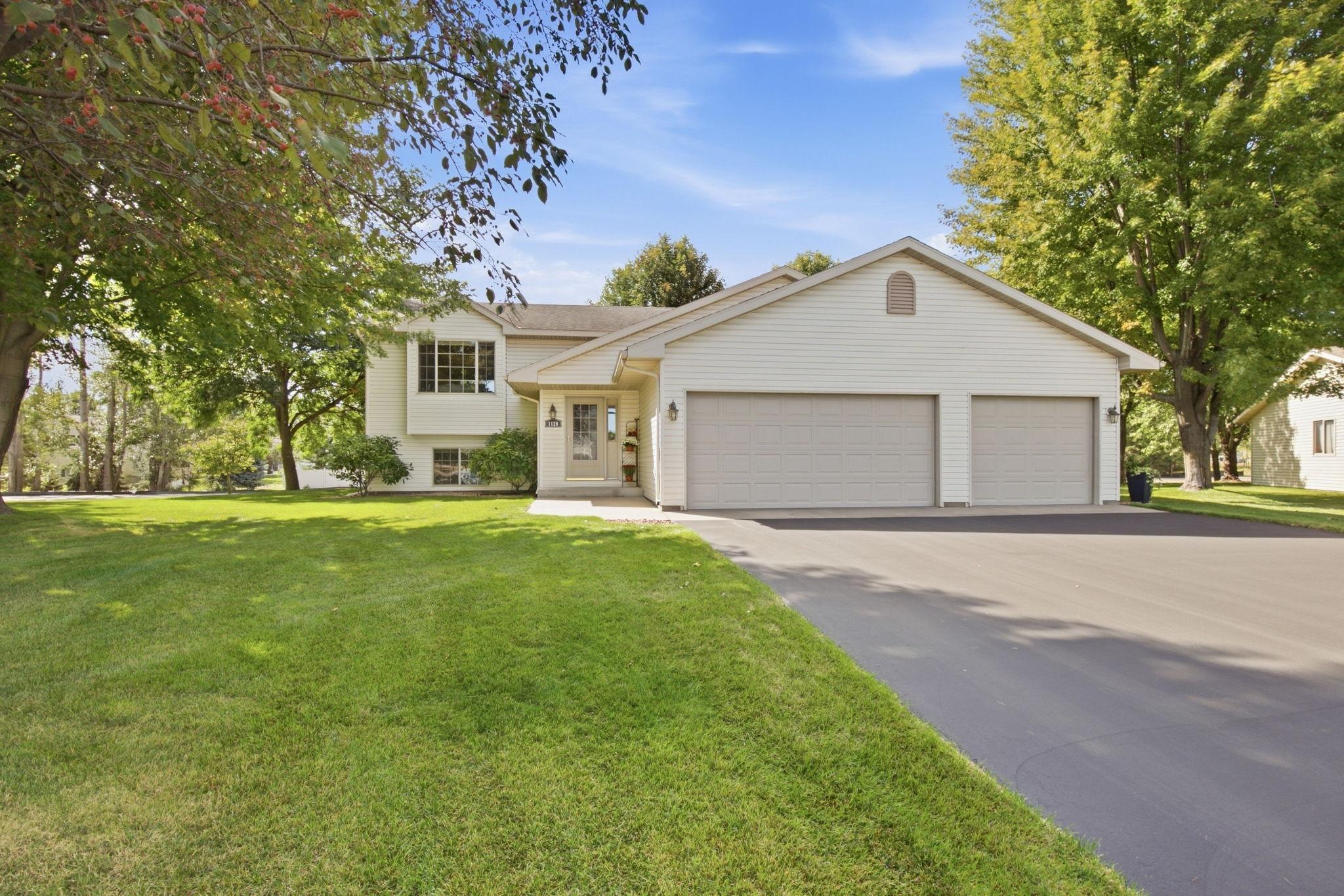 1120 Applewood Court