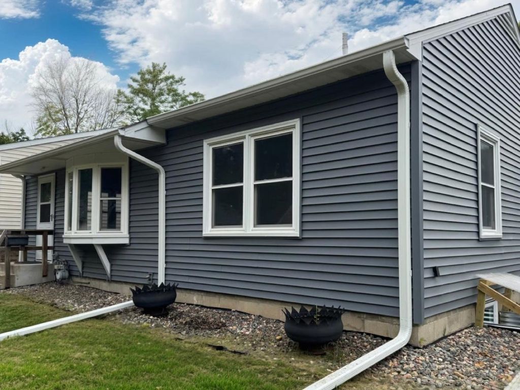 Photo of 1874 Hoyt Avenue E, Saint Paul, MN 55119 (MLS # 7008571)