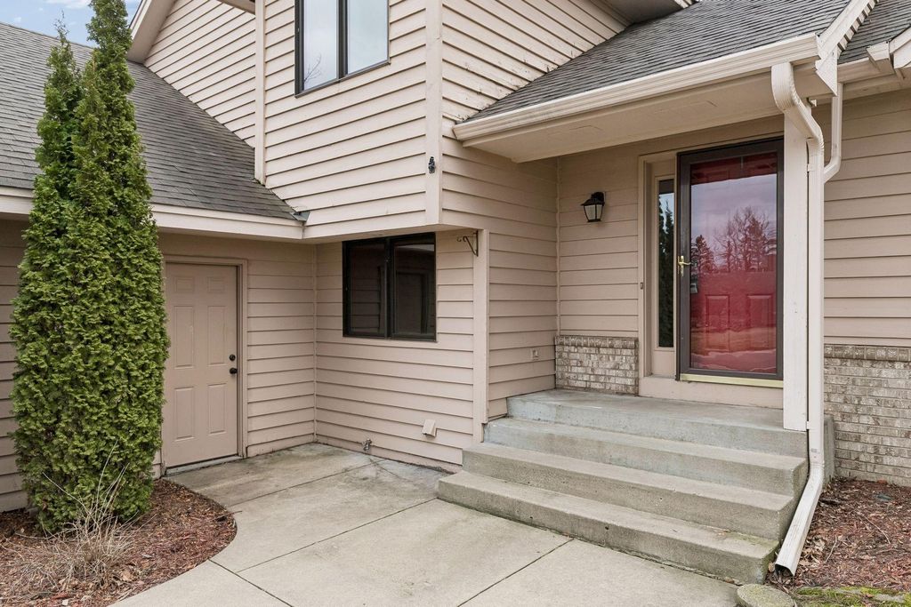 Photo of 1325 Courtland E, Waconia, MN 55387 (MLS # 7004163)