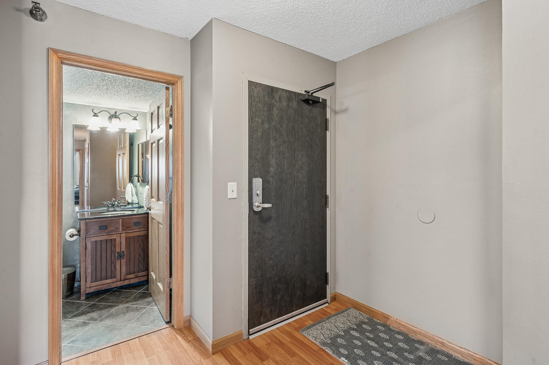 78 10th Street E 2901