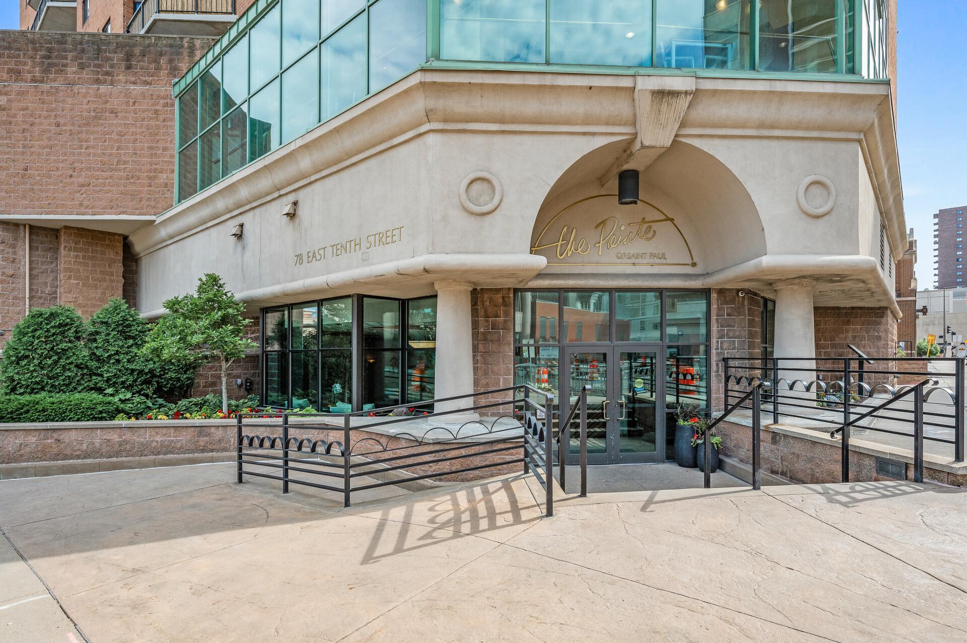 78 10th Street E 2901