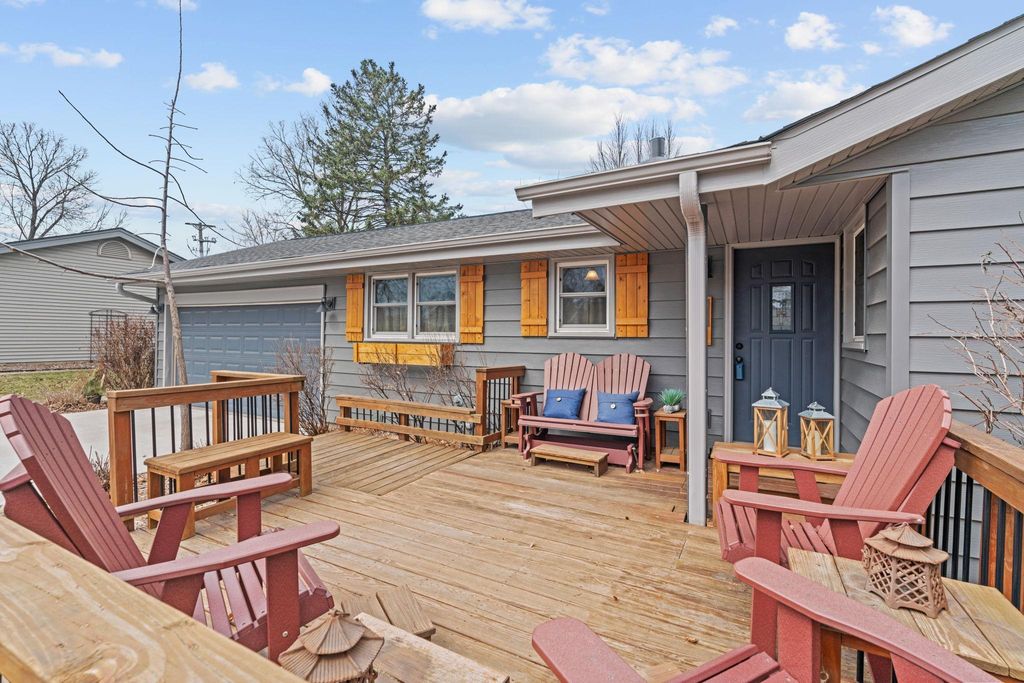 Photo of 791 Creek Avenue, Mendota Heights, MN 55120 (MLS # 7037902)