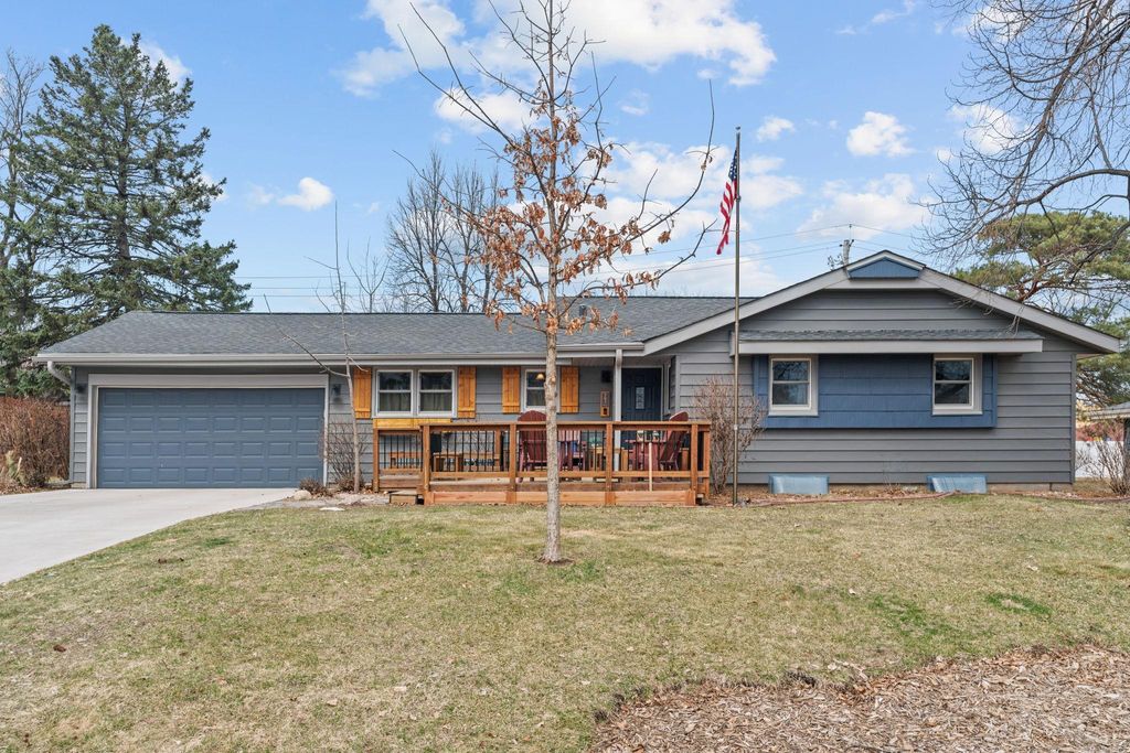 Photo of 791 Creek Avenue, Mendota Heights, MN 55120 (MLS # 7037902)