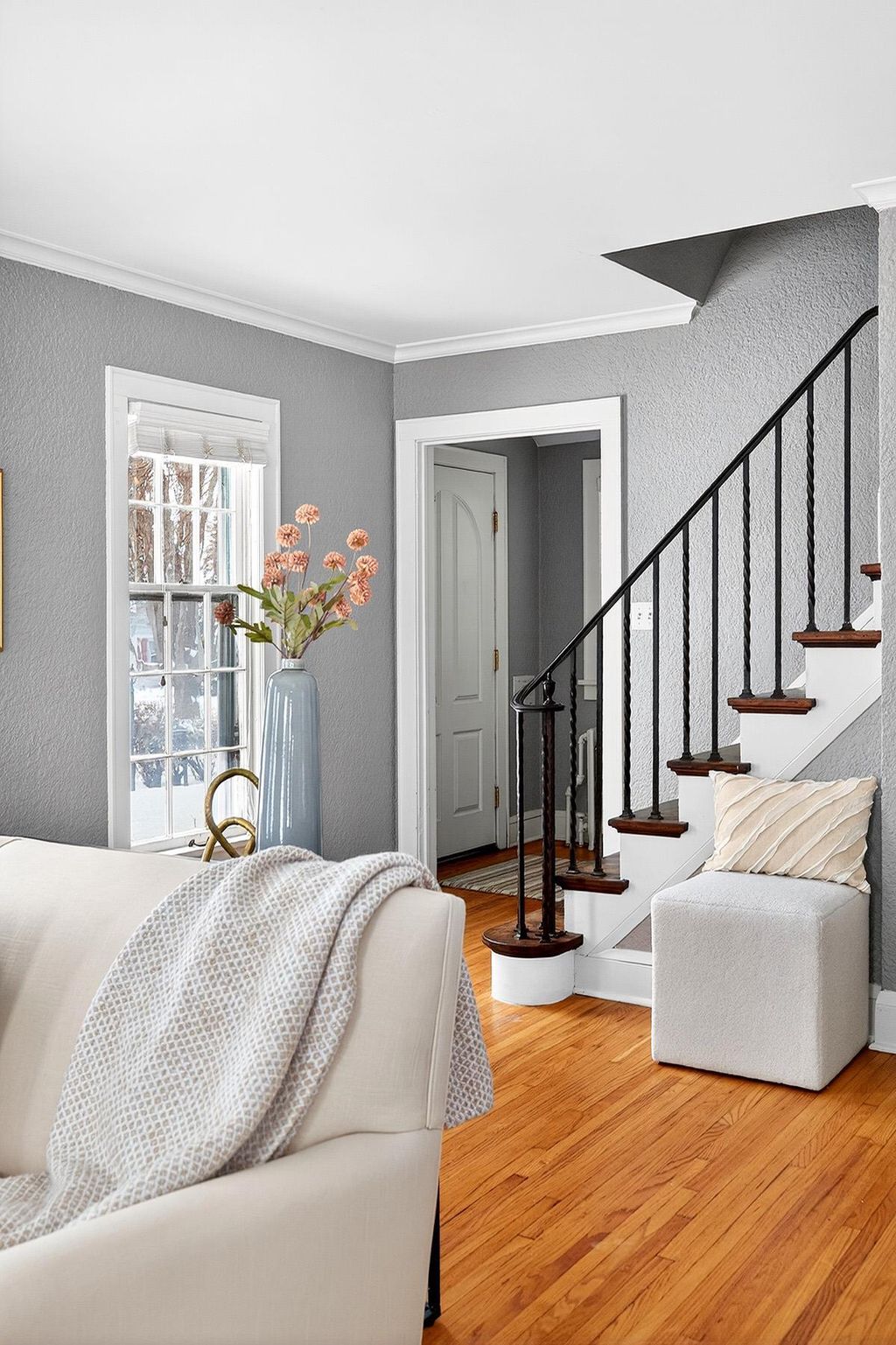 Photo of 1589 Hillcrest Avenue, Saint Paul, MN 55116 (MLS # 7000409)