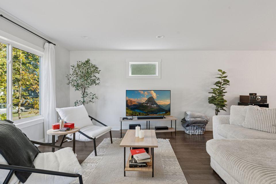 2084 E Reaney Avenue