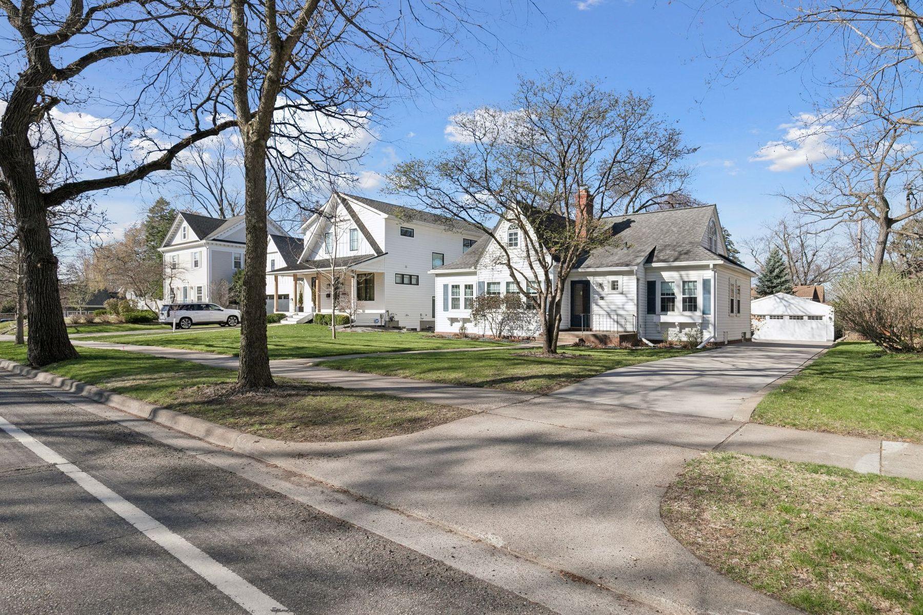 4380 Wooddale Avenue