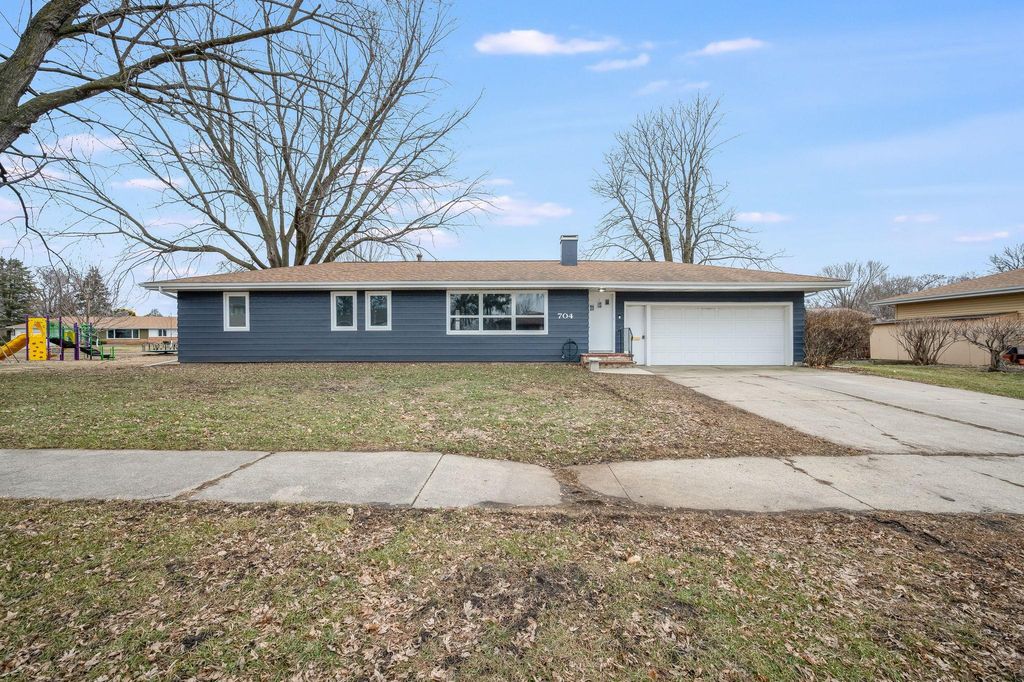 Photo of 704 Washington Avenue, Fairmont, MN 56031 (MLS # 7075582)