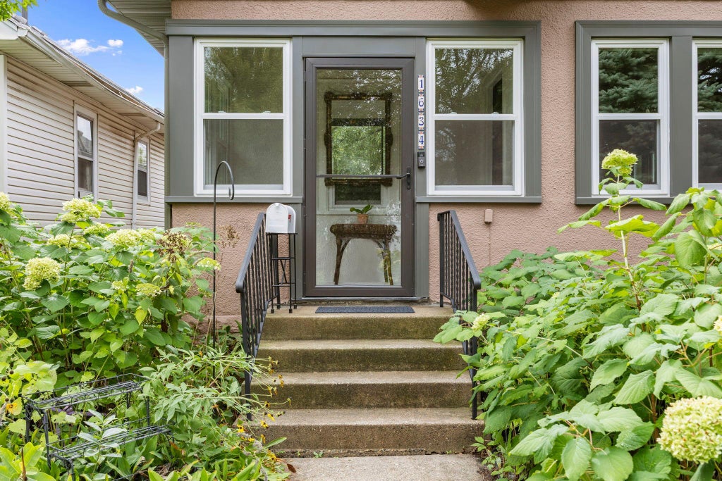 Photo of 1634 Niles Avenue, Saint Paul, MN 55116 (MLS # 7121718)