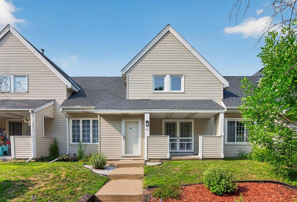 Photo of 25 Stevens Street E #25, Saint Paul, MN 55107 (MLS # 7125140)