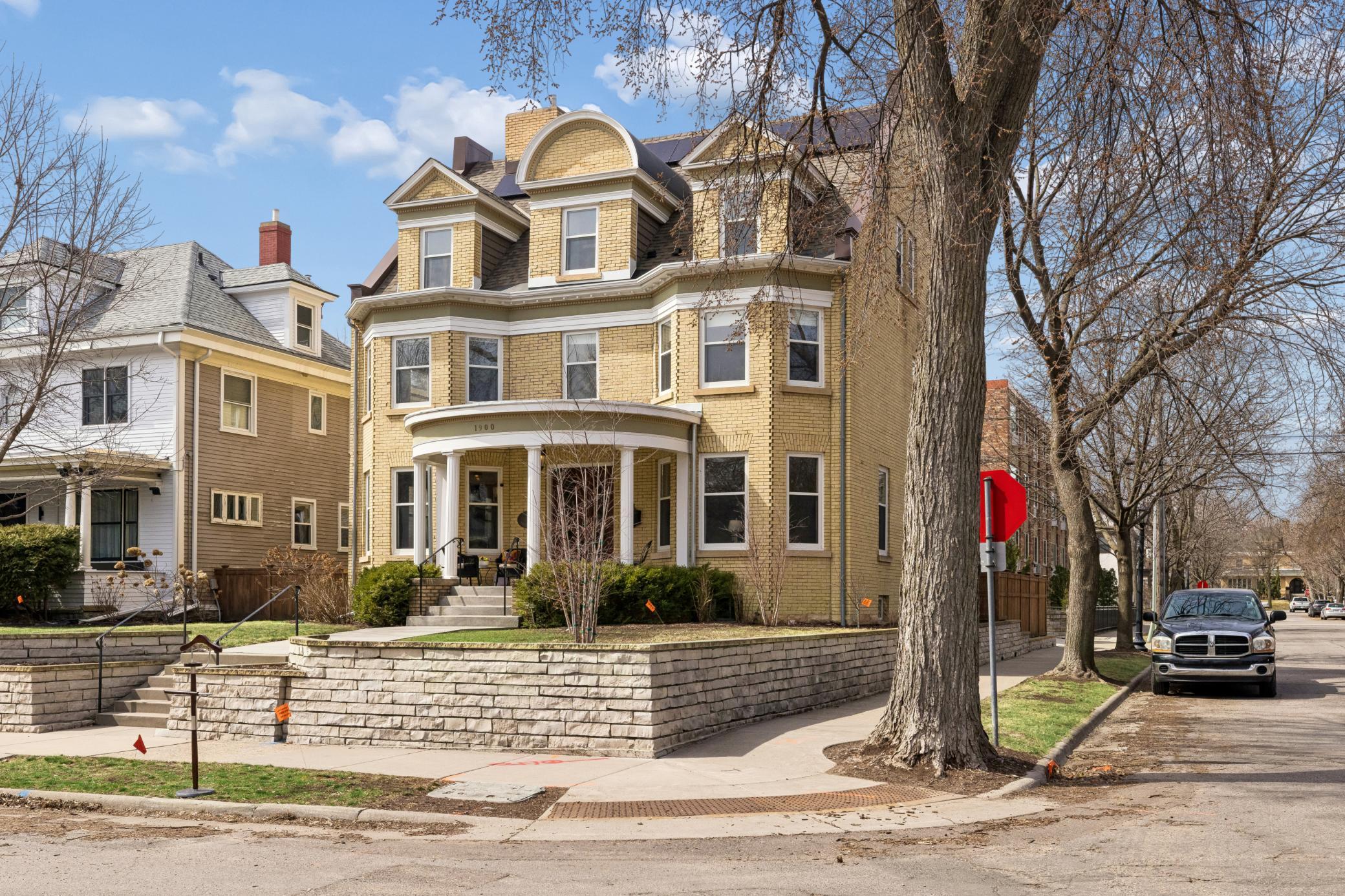 1900 Dupont Avenue S