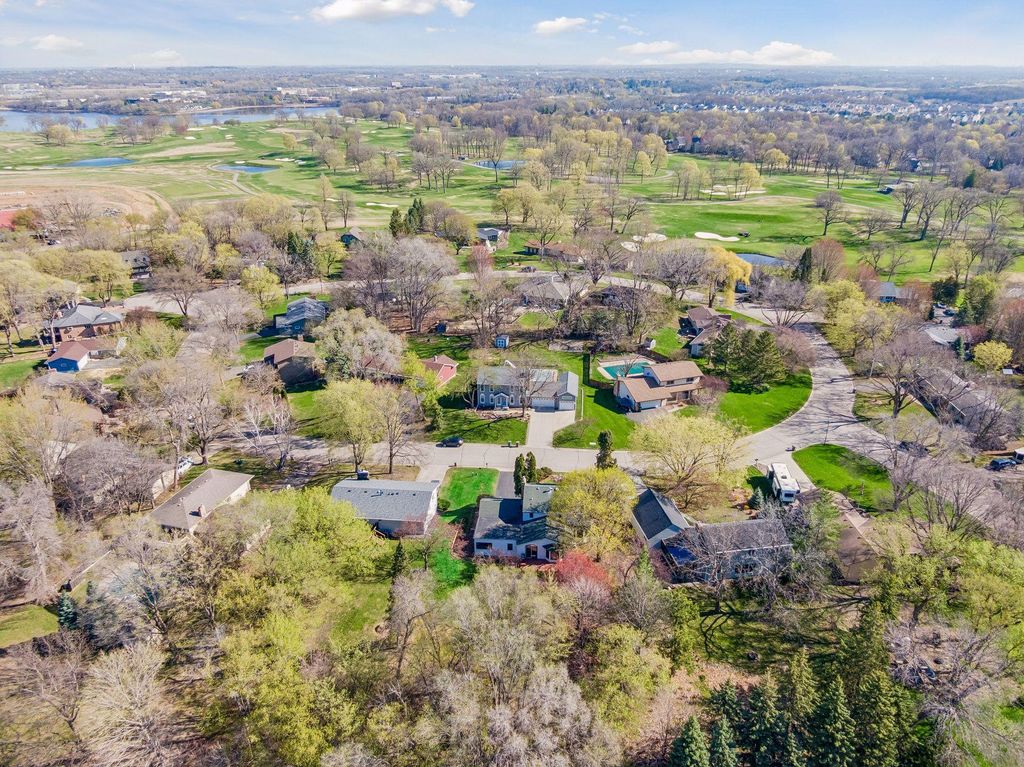 Photo of 812 Oriole Lane, Chaska, MN 55318 (MLS # 7022082)