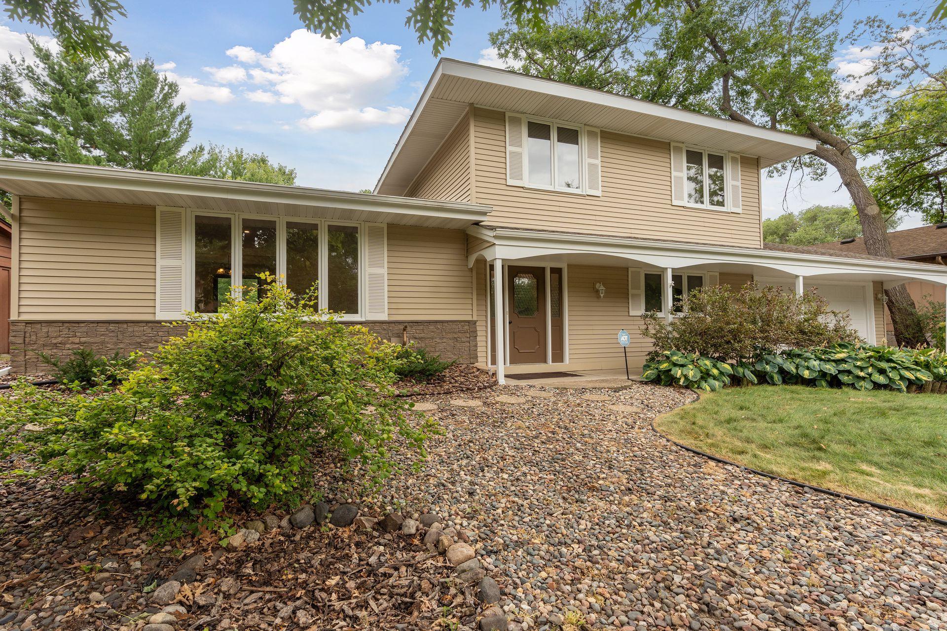 1086 Carlton Drive