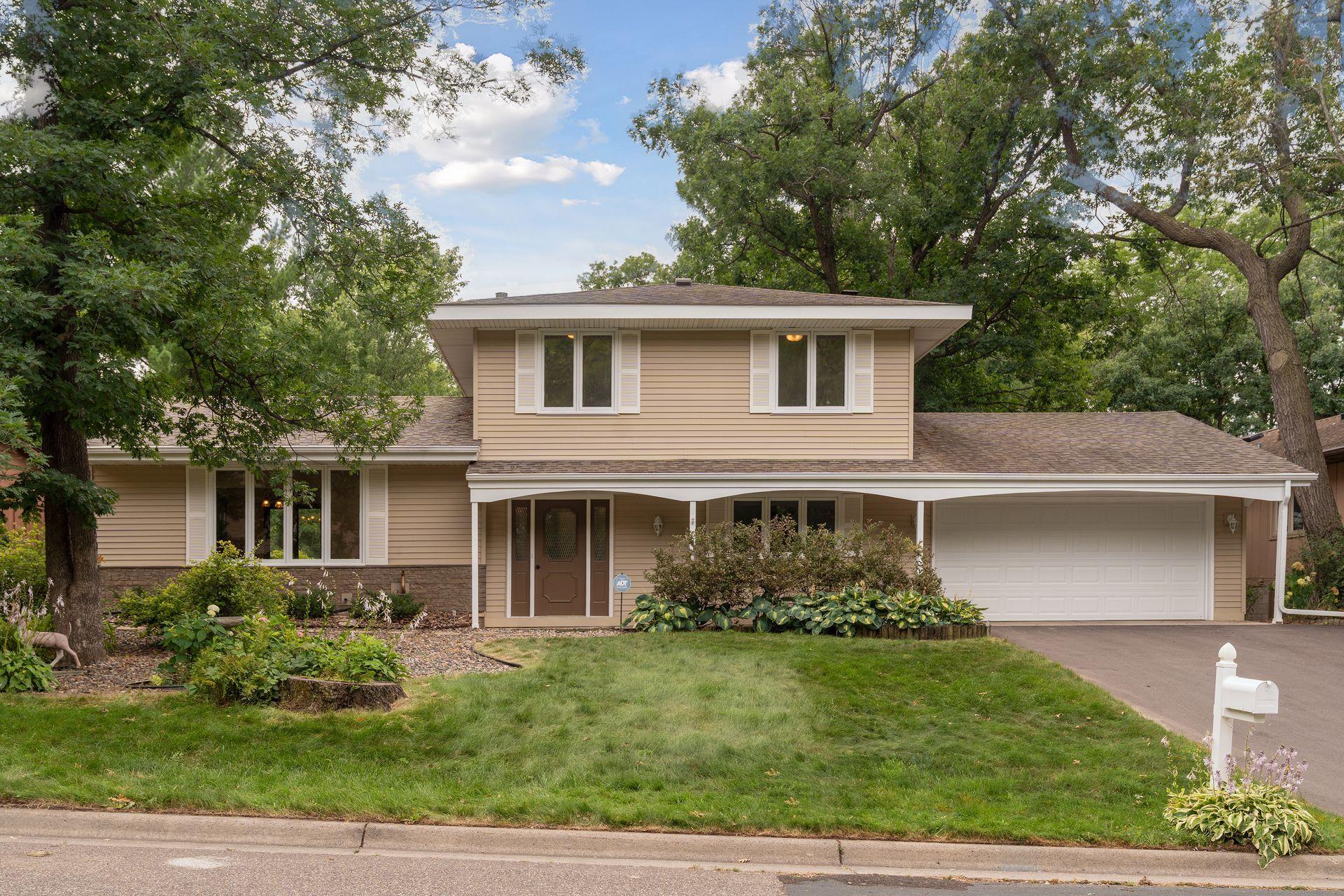 1086 Carlton Drive