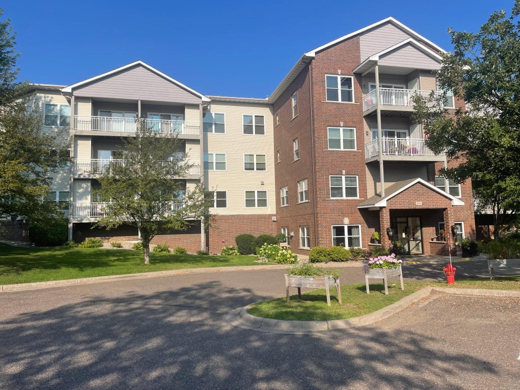 Photo of 2231 Penn Place #305, North Saint Paul, MN 55109 (MLS # 7141053)