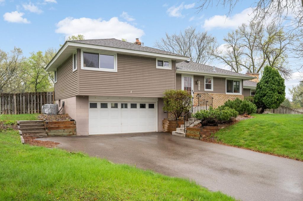Photo of 5703 Oakview Lane, Minnetonka, MN 55345 (MLS # 7054505)