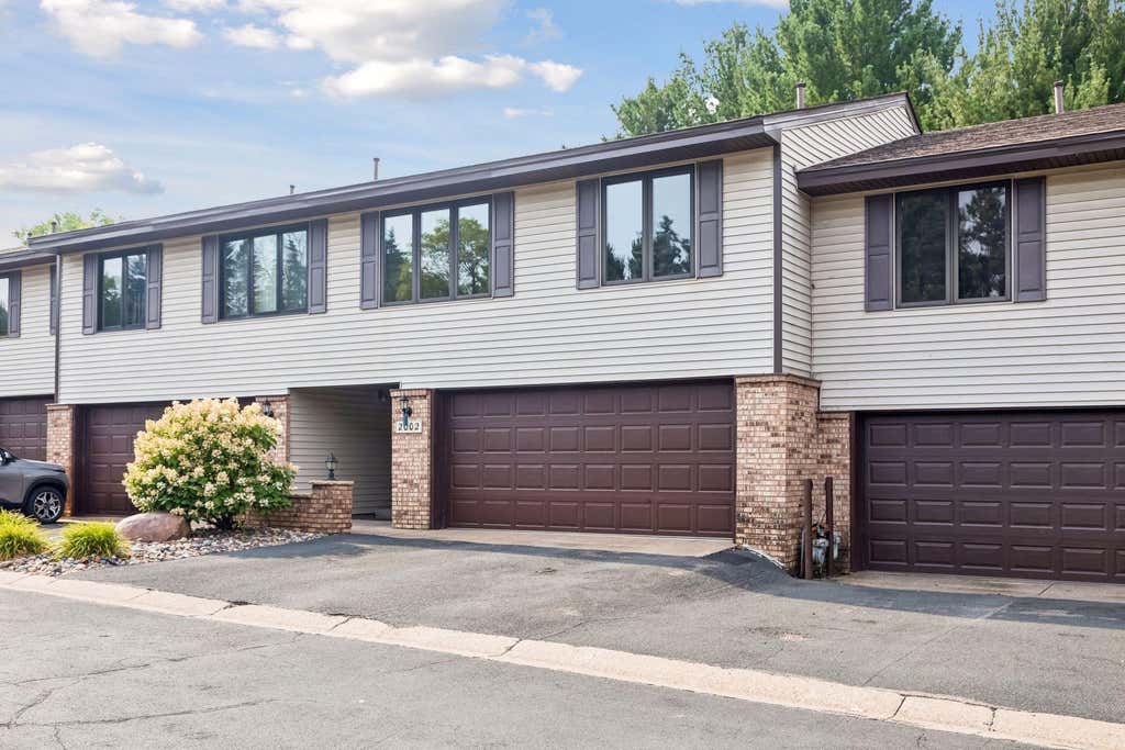 Photo of 2002 Mesabi Avenue E, Maplewood, MN 55109 (MLS # 7119826)