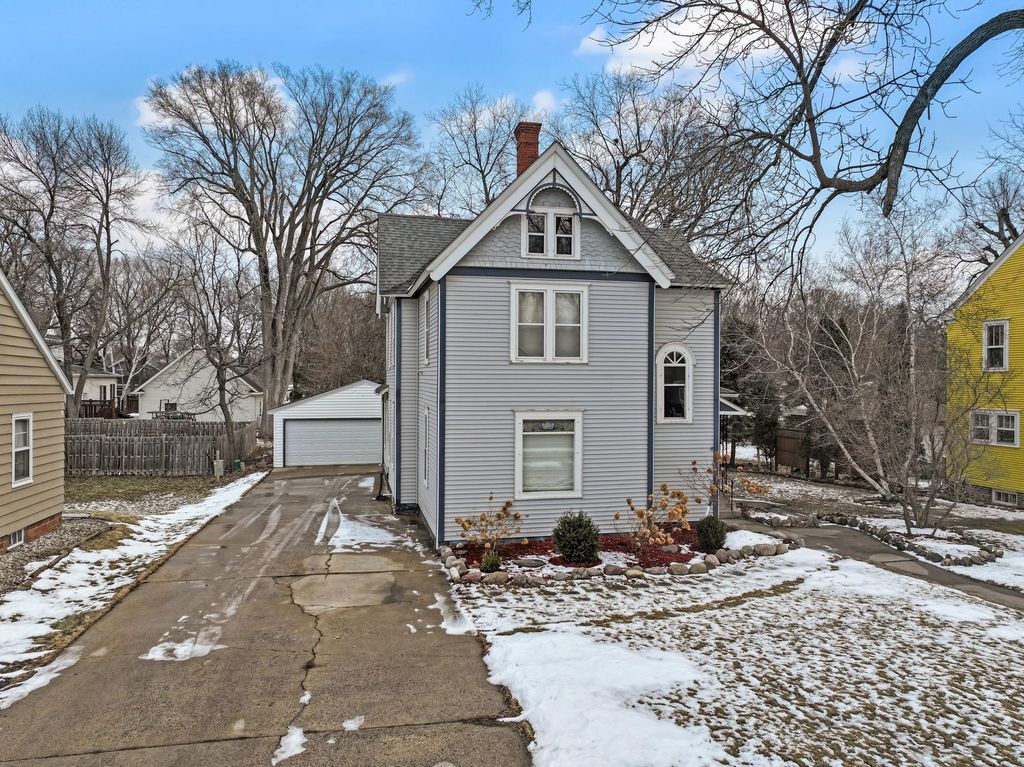 Photo of 406 W Marshall Street, Marshall, MN 56258 (MLS # 7033106)
