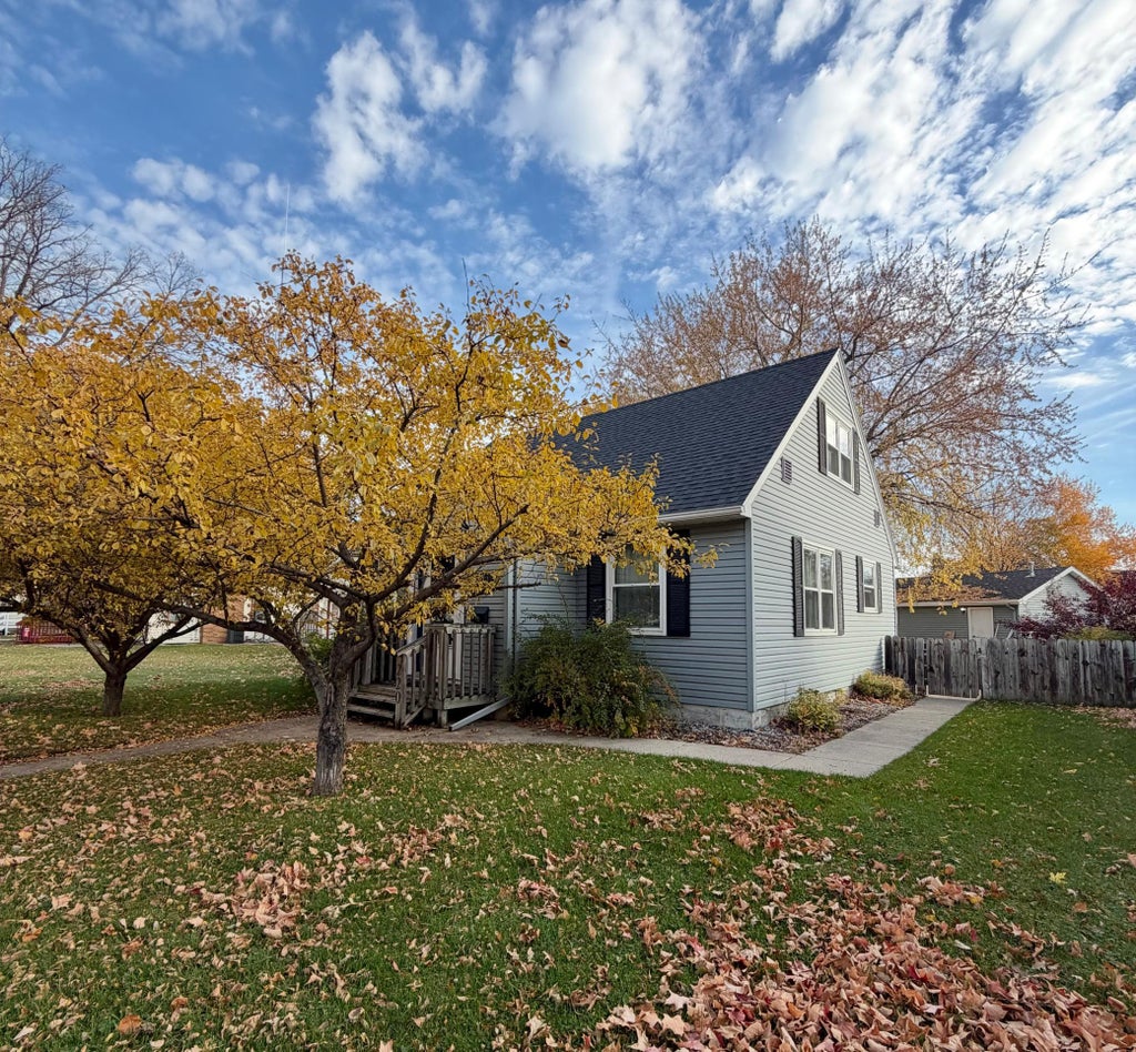 Photo of 220 Merriam Avenue N, Thief River Falls, MN 56701 (MLS # 7164123)