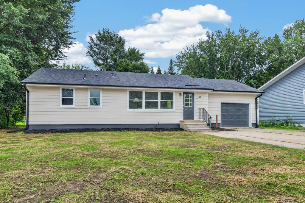 Photo of 1211 Sunnyside Drive, Farmington, MN 55024 (MLS # 7157725)