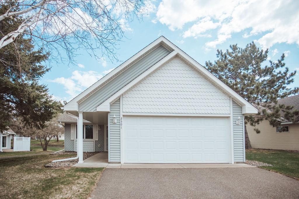 2501 Woodridge Lane