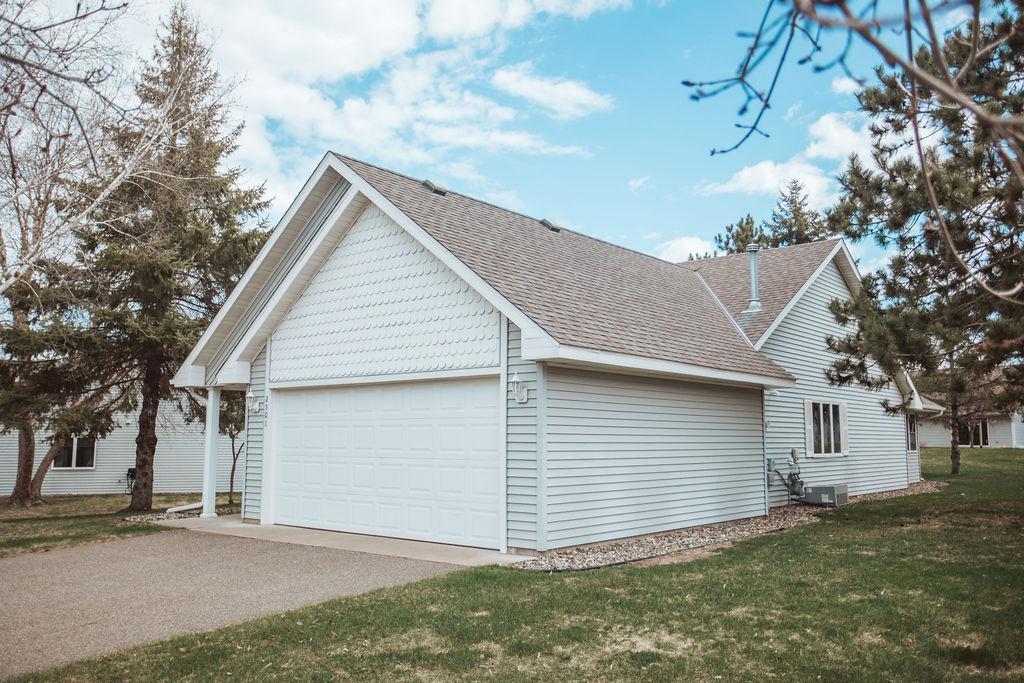 2501 Woodridge Lane