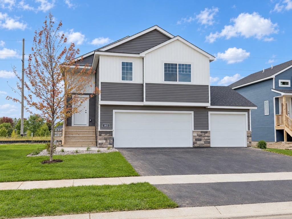 Photo of 1815 Pierce Street S, Cambridge, MN 55008 (MLS # 7167014)