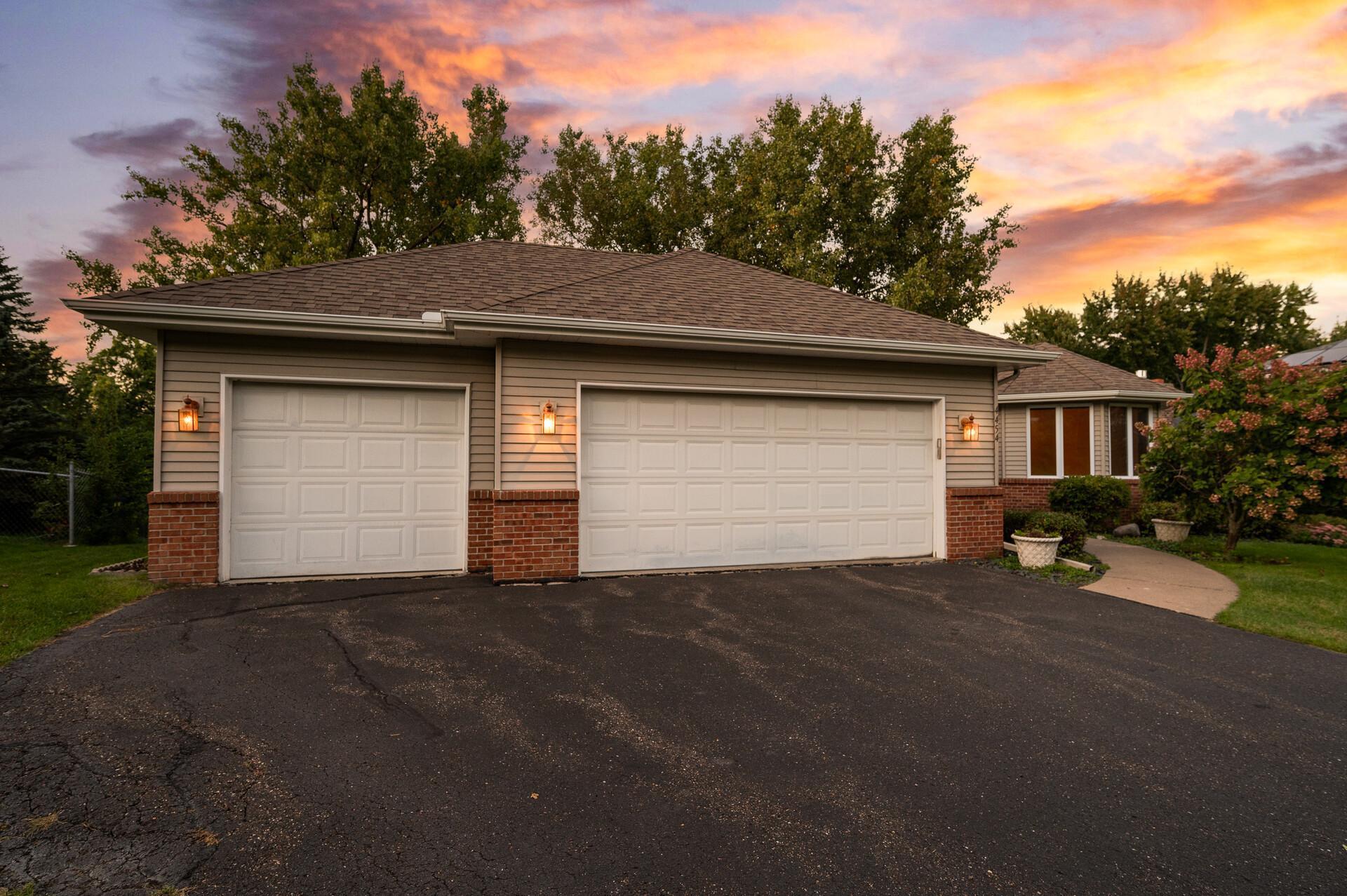 4454 Victoria Street N