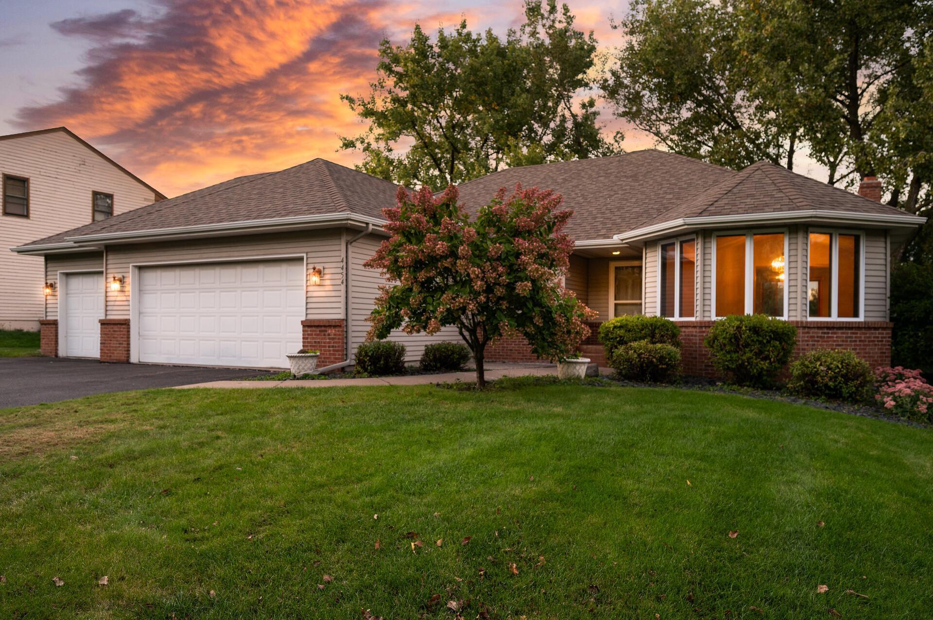 4454 Victoria Street N