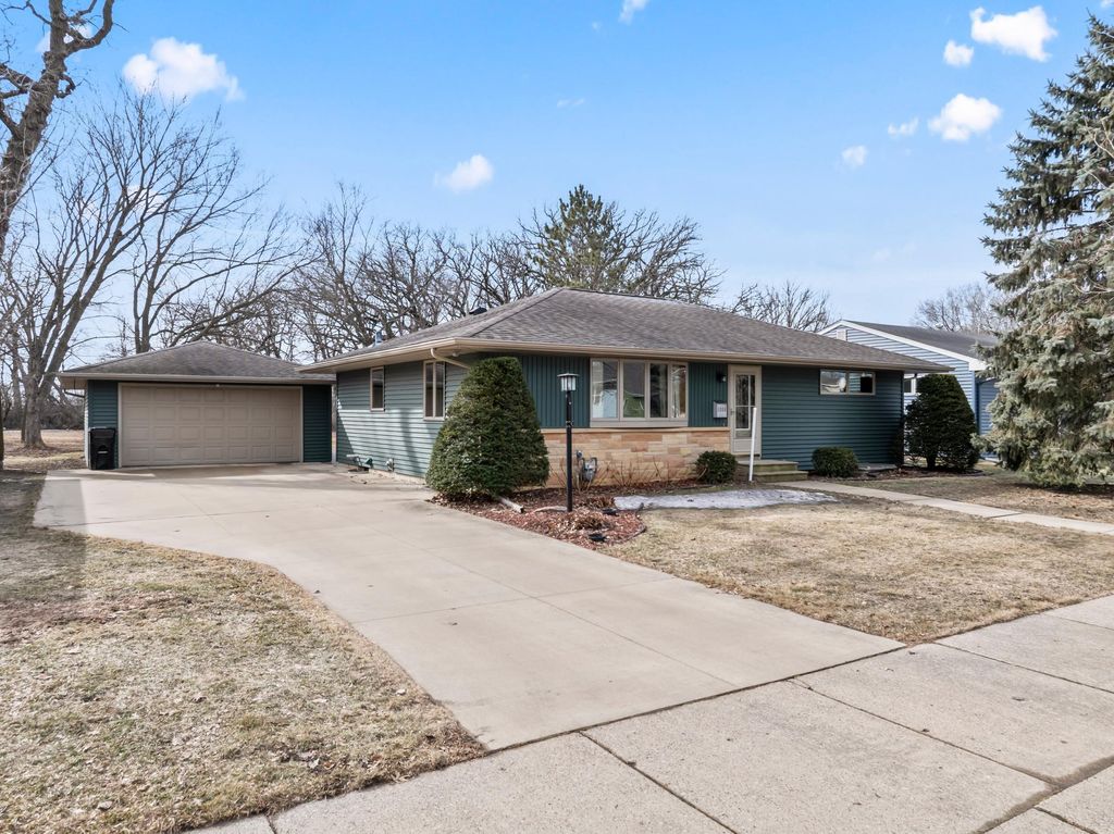 Photo of 1906 7th Avenue SE, Austin, MN 55912 (MLS # 7029020)