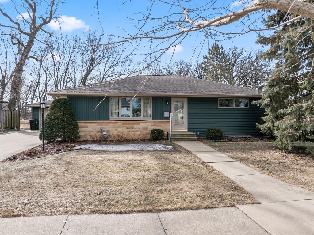 Photo of 1906 7th Avenue SE, Austin, MN 55912 (MLS # 7029020)