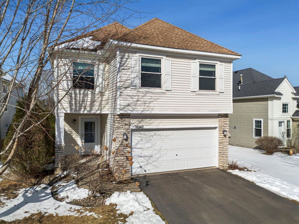 Photo of 10247 Country Club Curve, Woodbury, MN 55129 (MLS # 7028404)