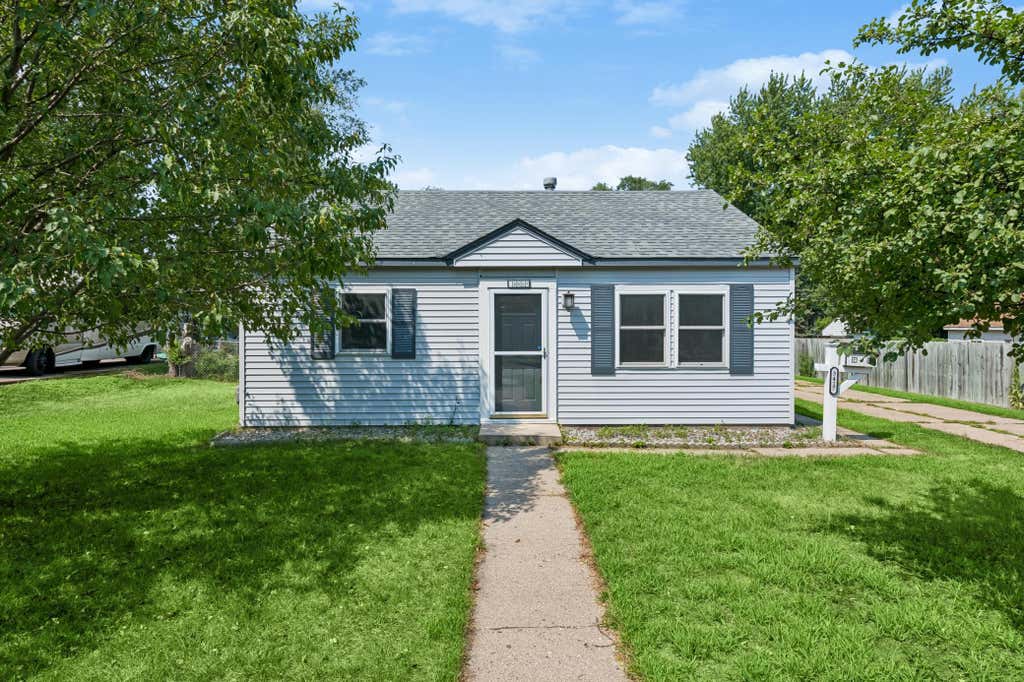 Photo of 3417 Quail Avenue N, Crystal, MN 55422 (MLS # 7094283)