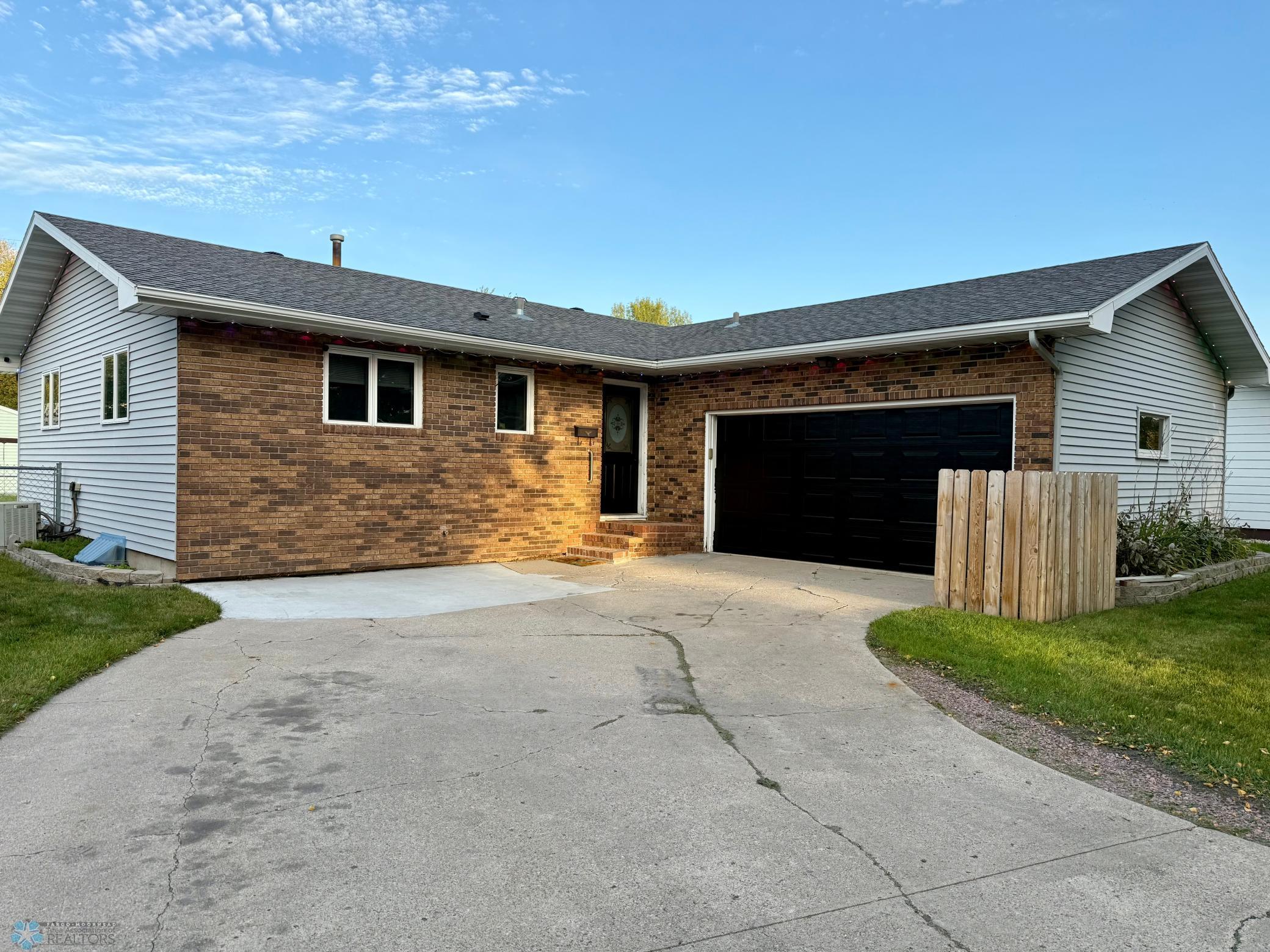 Fargo, North Dakota 58103, United States, 3 Bedrooms Bedrooms, ,2 BathroomsBathrooms,Residential,Active,250166