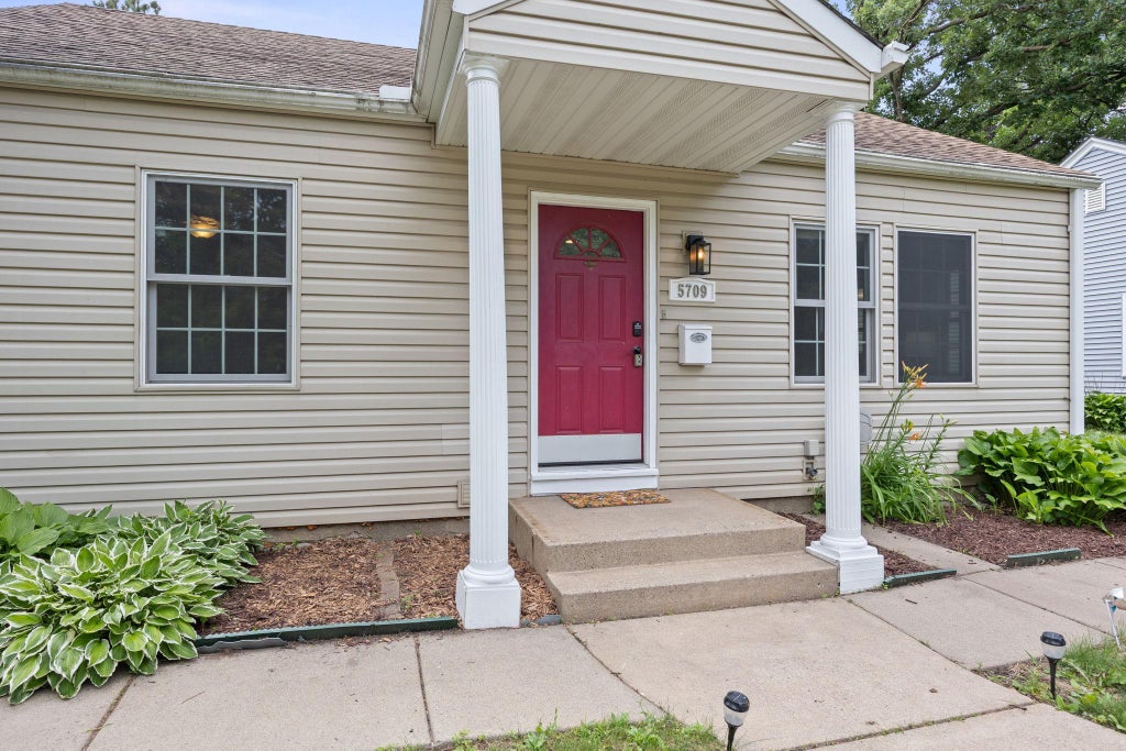 Photo of 5709 W Lake Street, Saint Louis Park, MN 55416 (MLS # 7098667)