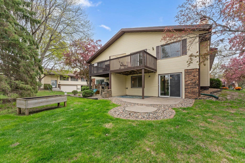 Photo of 907 Heritage Court W, Vadnais Heights, MN 55127 (MLS # 7110361)