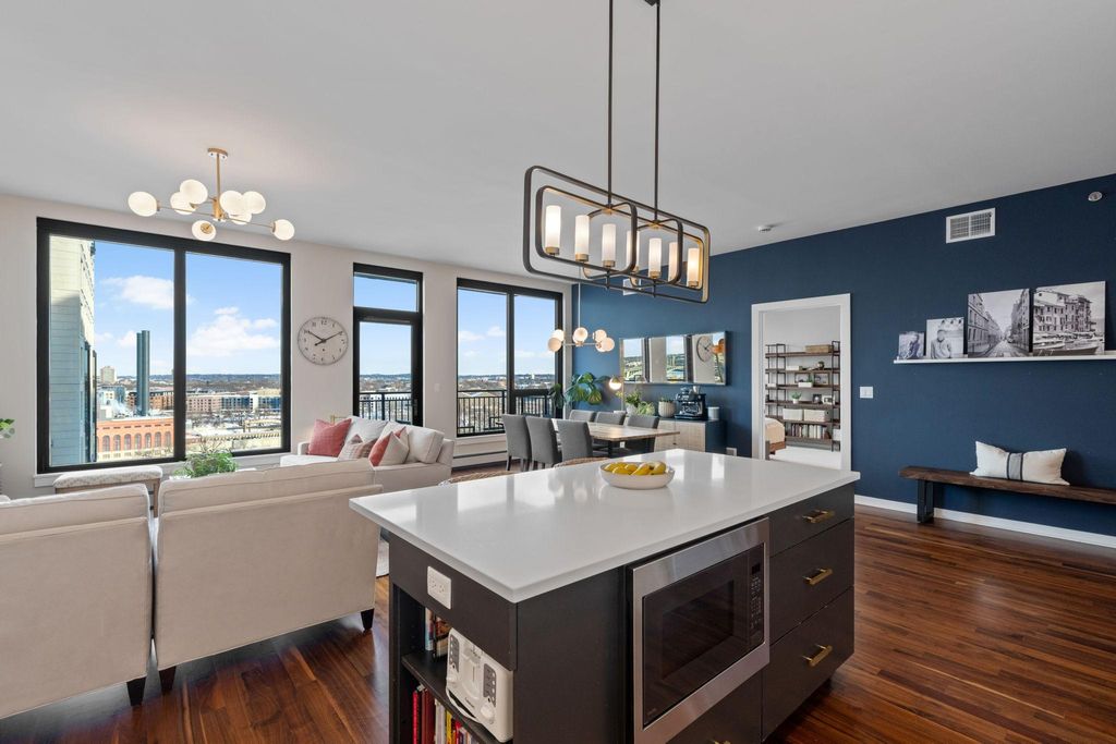 Photo of 1240 S 2nd St #924, Minneapolis, MN 55415 (MLS # 7009391)