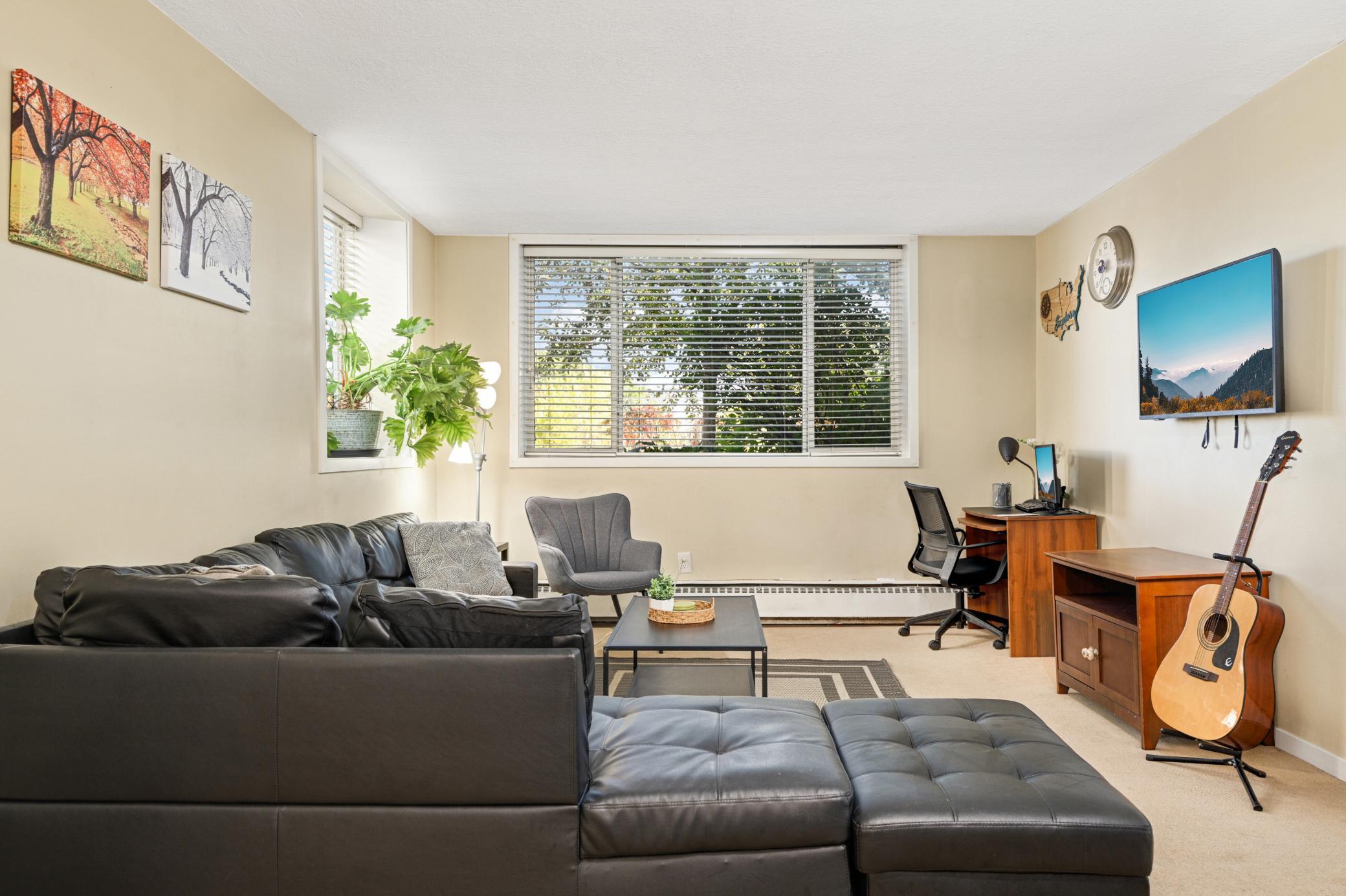 5136 Hiawatha Avenue 002