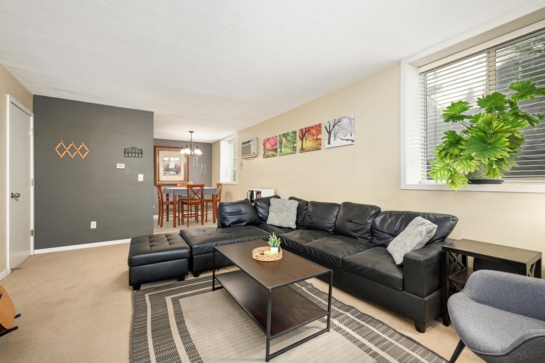 5136 Hiawatha Avenue 002